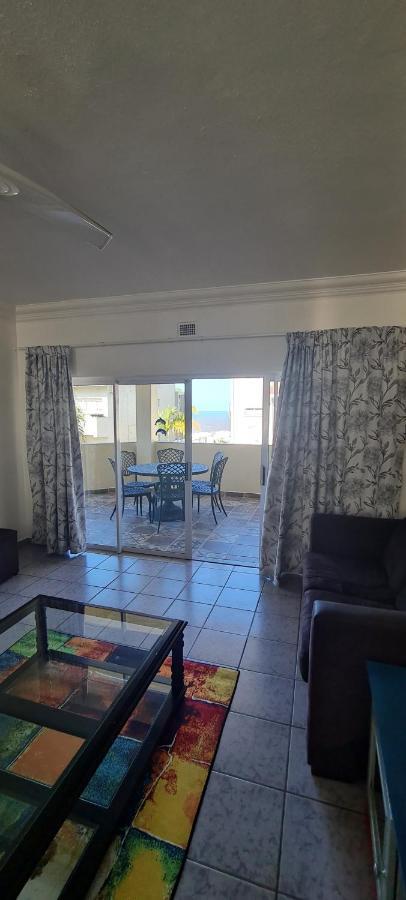 Aride 4 Awesome View Of Uvongo Main Swimming Beach From Communal Braai Area Appartement Margate Buitenkant foto