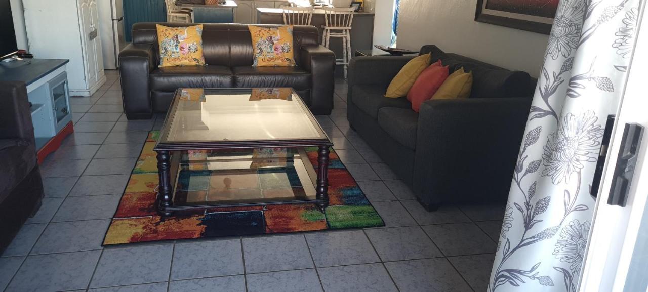 Aride 4 Awesome View Of Uvongo Main Swimming Beach From Communal Braai Area Appartement Margate Buitenkant foto