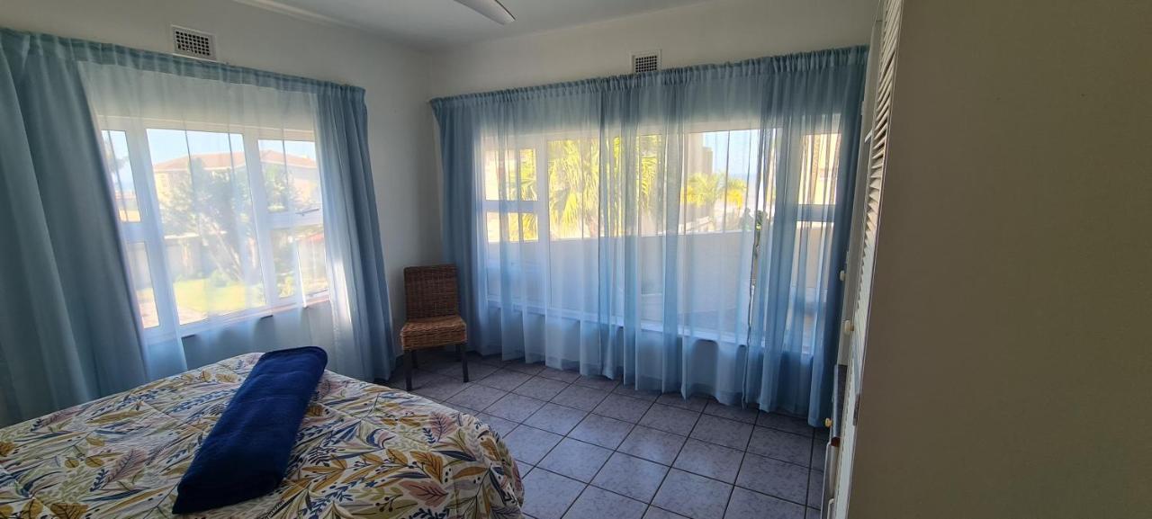 Aride 4 Awesome View Of Uvongo Main Swimming Beach From Communal Braai Area Appartement Margate Buitenkant foto